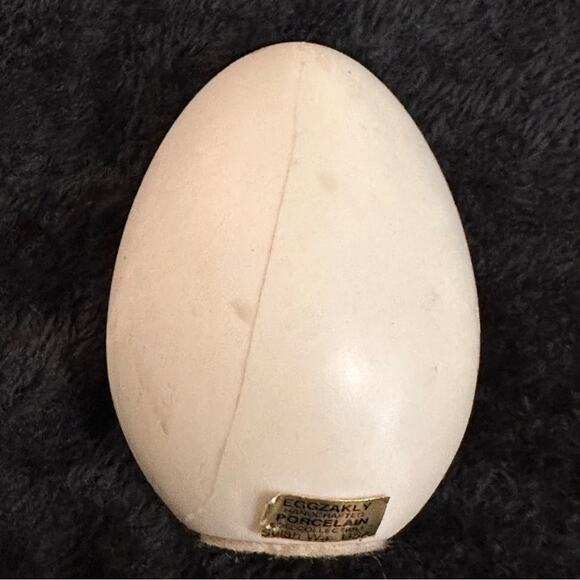 Eggzakly Porcelain Egg Hummingbirds Flowers Berries Decorative Collectible USA - Picture 4 of 4